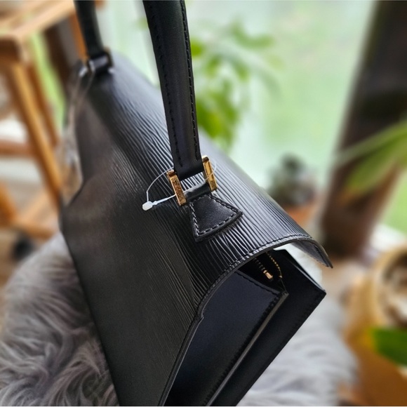 Authentic Louis Vuitton Epi Concorde Handbag - Picture 13 of 13